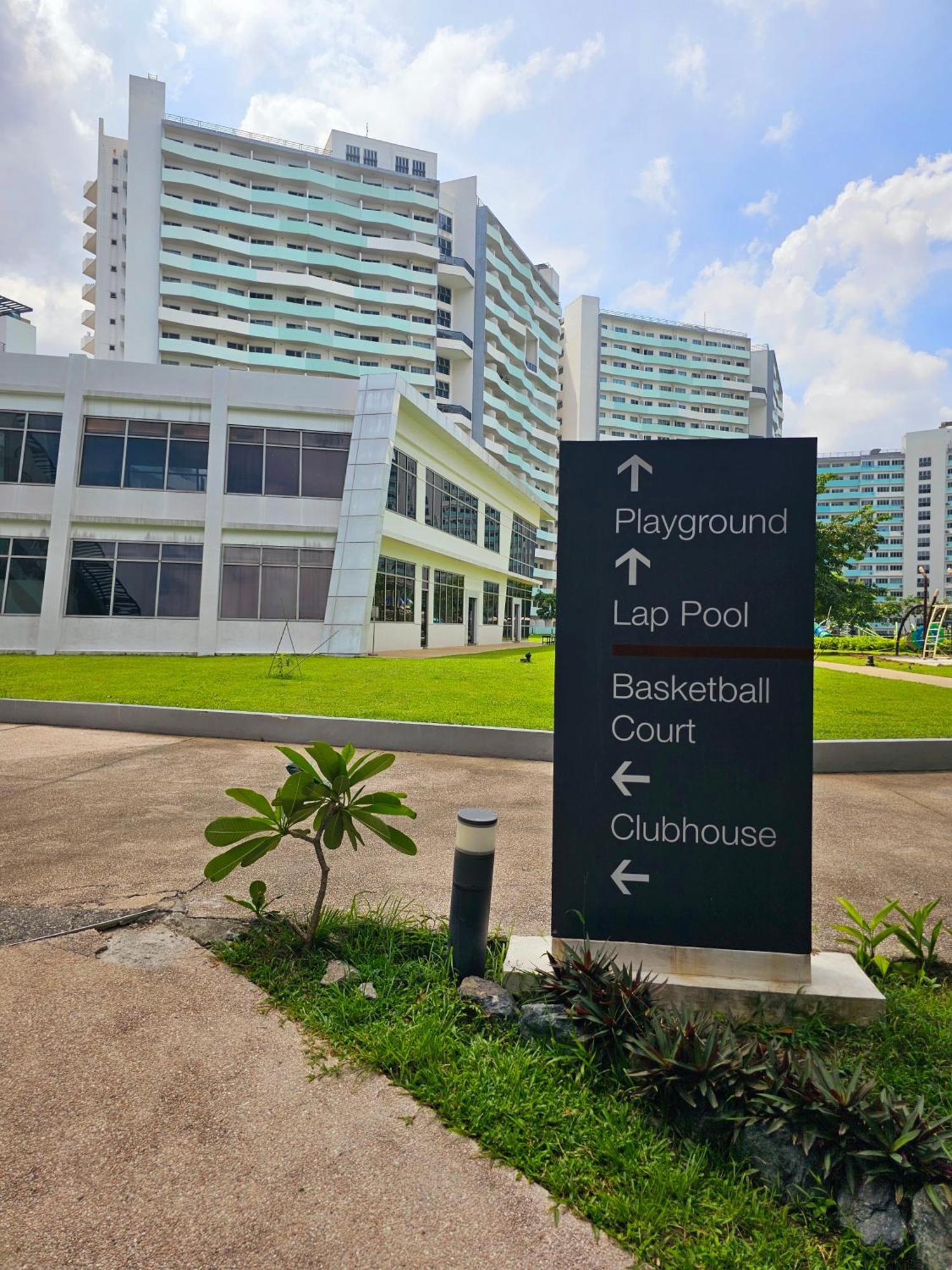 Acellyne'S Suites At The Residences At Commonwealth By Century Quezon City Bagian luar foto
