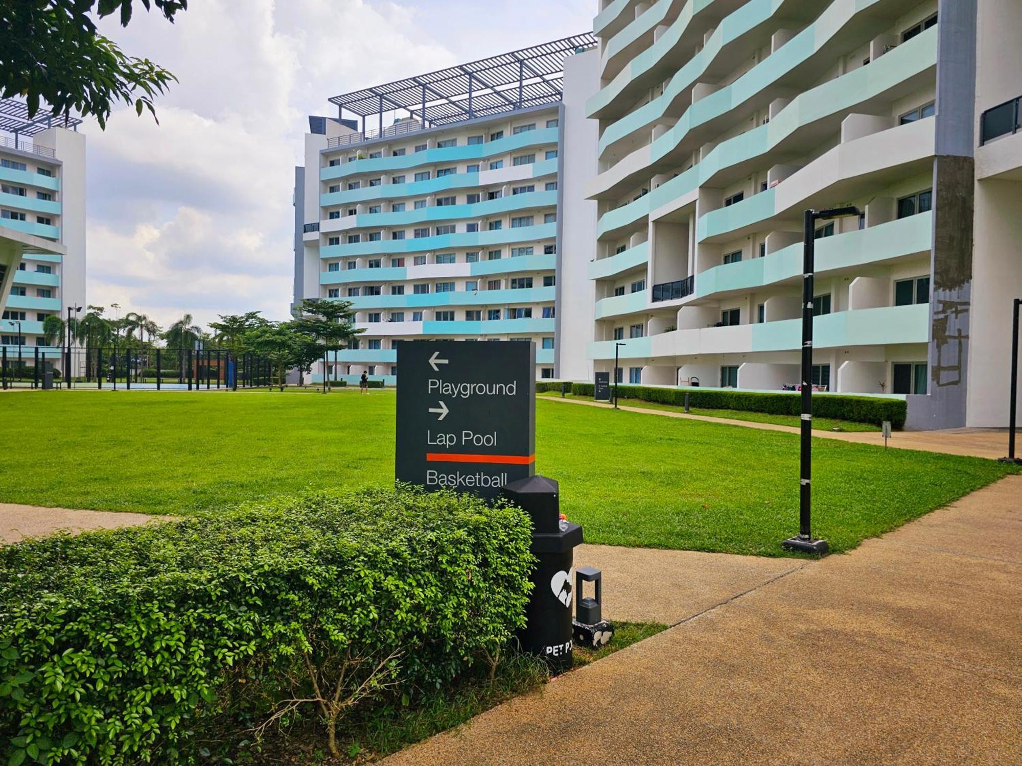 Acellyne'S Suites At The Residences At Commonwealth By Century Quezon City Bagian luar foto
