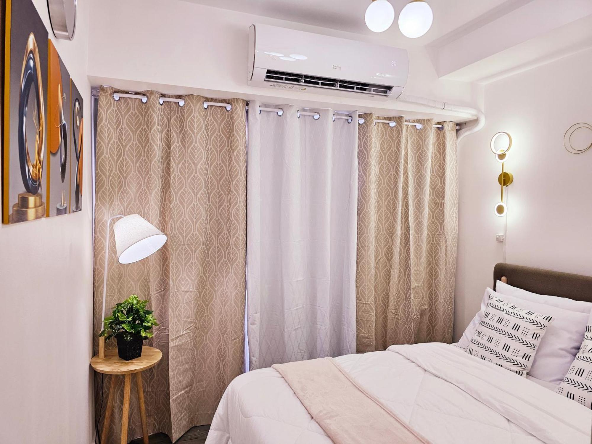 Acellyne'S Suites At The Residences At Commonwealth By Century Quezon City Bagian luar foto
