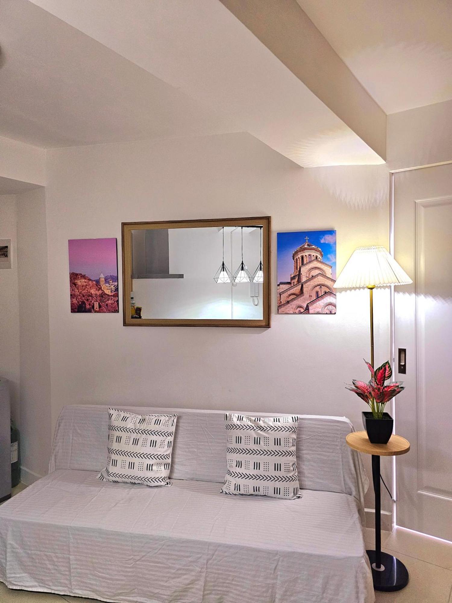 Acellyne'S Suites At The Residences At Commonwealth By Century Quezon City Bagian luar foto