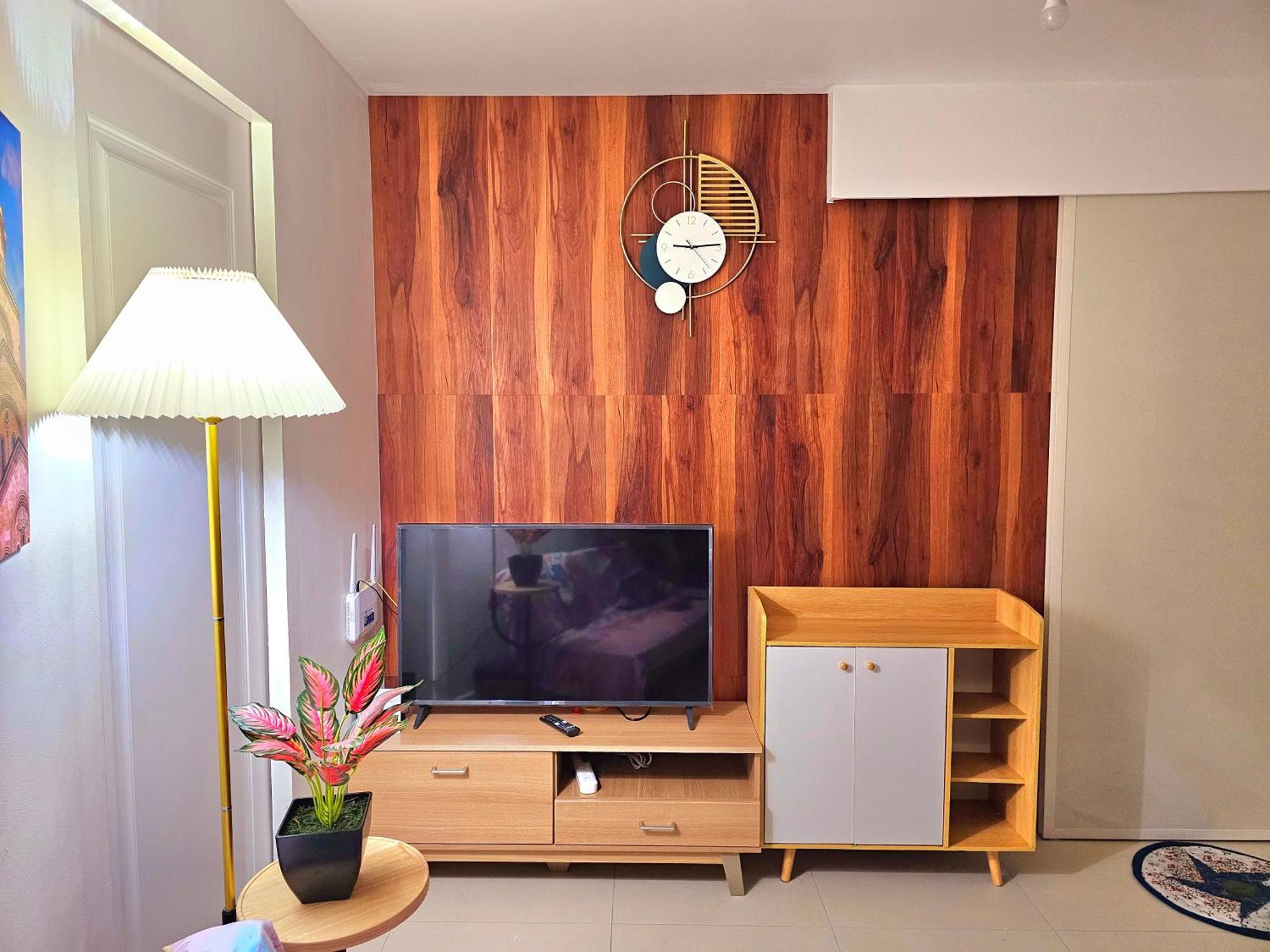 Acellyne'S Suites At The Residences At Commonwealth By Century Quezon City Bagian luar foto