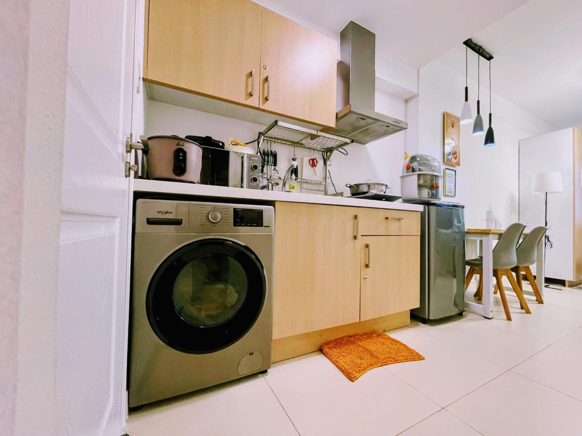 Acellyne'S Suites At The Residences At Commonwealth By Century Quezon City Ruang foto