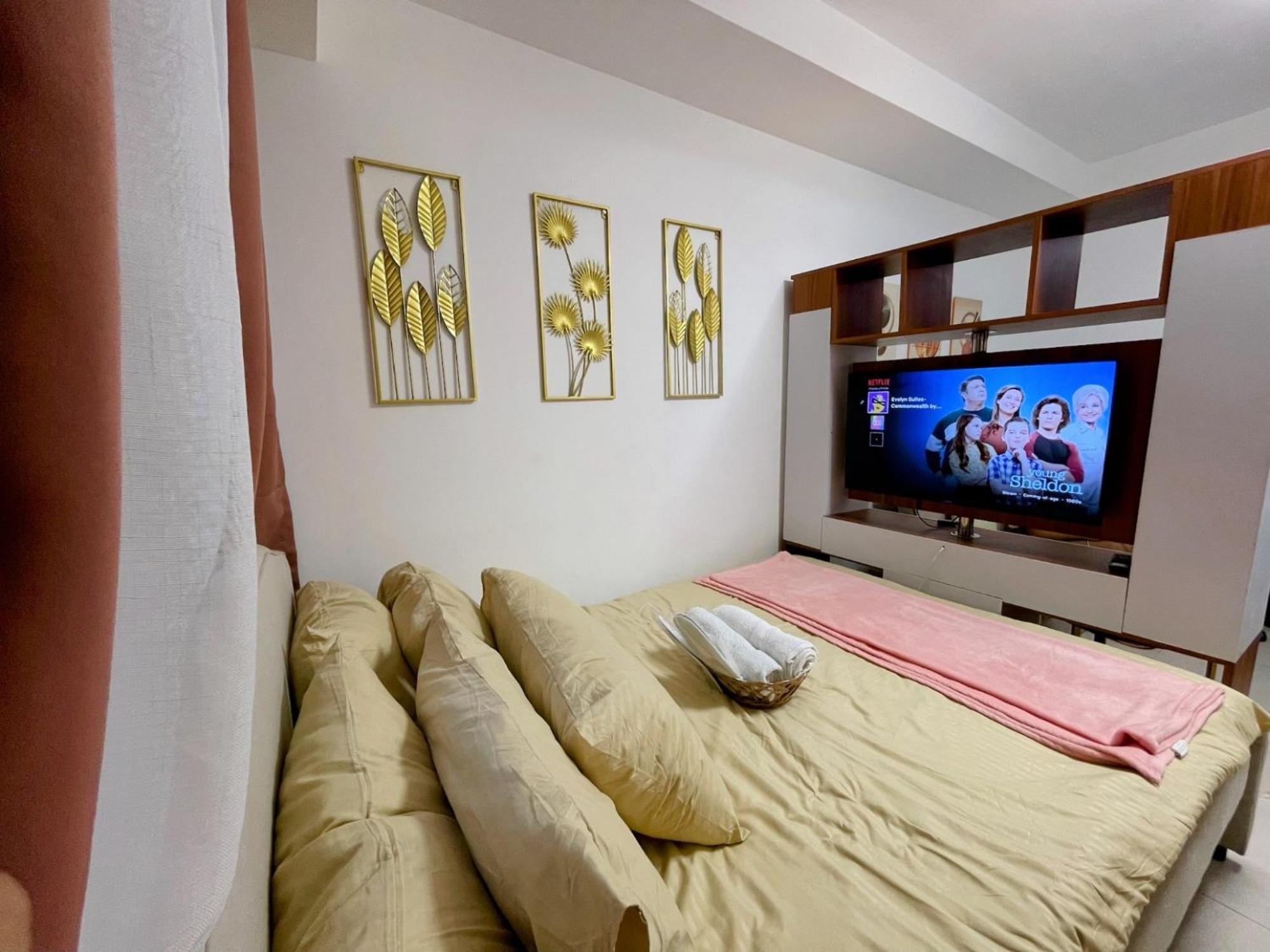 Acellyne'S Suites At The Residences At Commonwealth By Century Quezon City Ruang foto