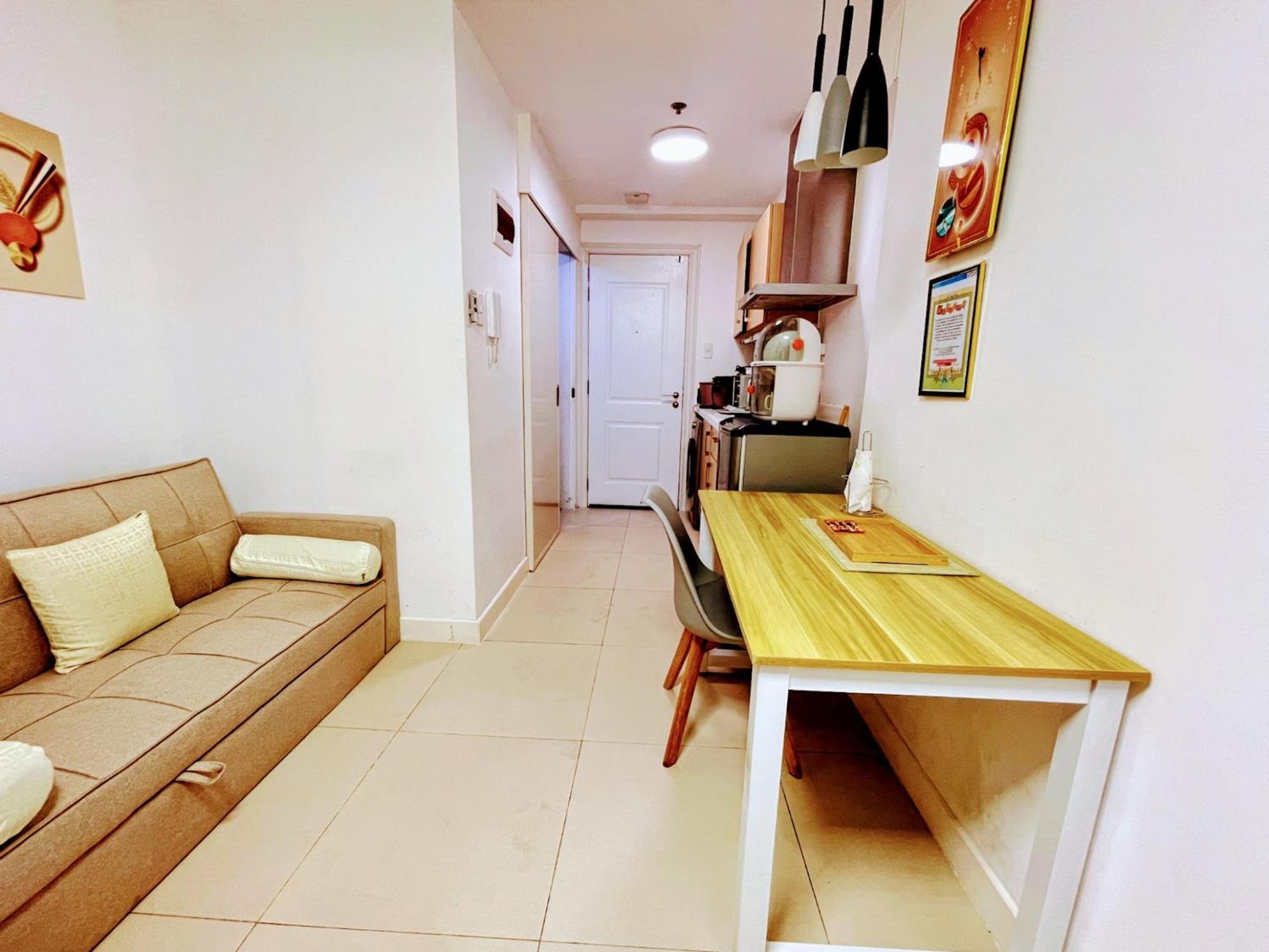 Acellyne'S Suites At The Residences At Commonwealth By Century Quezon City Ruang foto